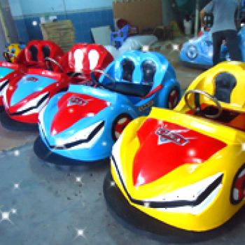 Xe điện đụng 01