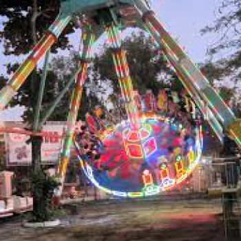 Đĩa bay 20 chỗ 