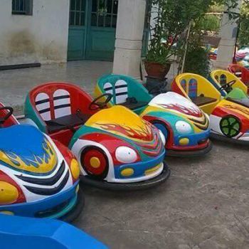 Xe điện đụng 01