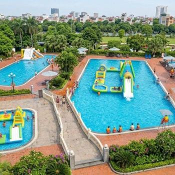 Nhà phao bể bơi trẻ em: Lựa chọn mô hình phù hợp cho hồ bơi