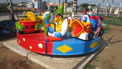 Trẻ nhỏ sẽ có nhiều trải nghiệm tuyệt vời với mâm quay hình vịt, ngựa